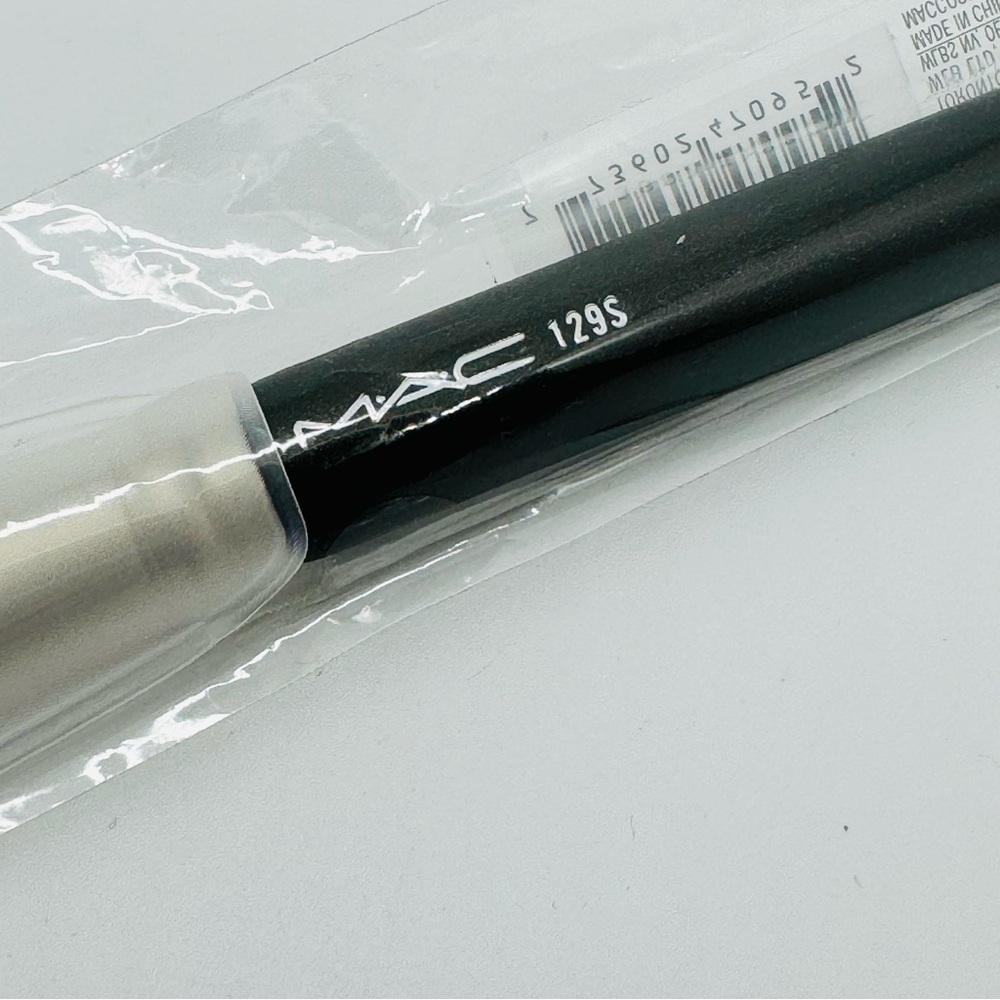 Mac 129S Powder/Blush Makeup Brush Synthetic Bristles Brand New Authentic - Picture 7 of 10
